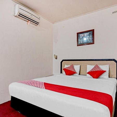 Oyo 90697 Hotel Wisata Думай Екстер'єр фото