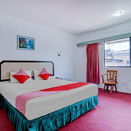 Oyo 90697 Hotel Wisata Думай Екстер'єр фото