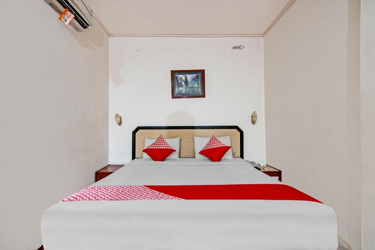 Oyo 90697 Hotel Wisata Думай Екстер'єр фото