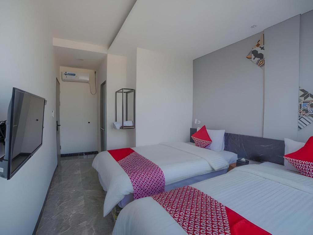 Oyo 90697 Hotel Wisata Думай Екстер'єр фото